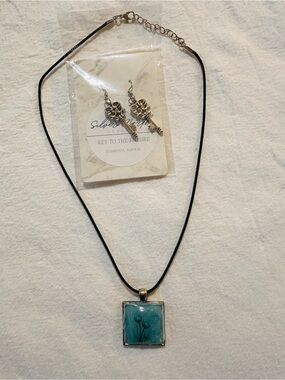 ⭐️New Earrings and GUC Silvertone  Teal Square Pendant Necklace